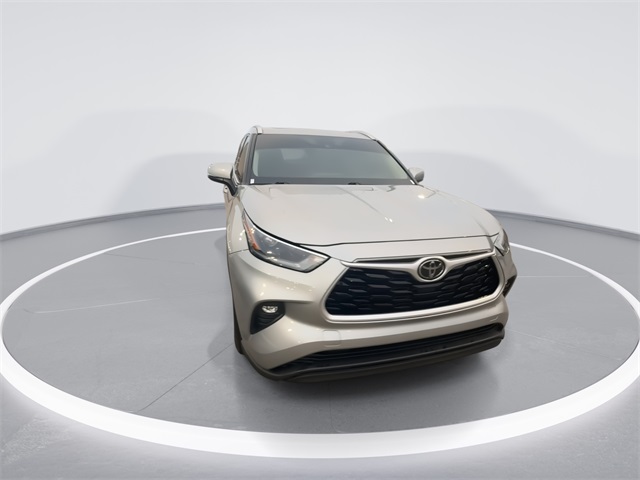 2021 Toyota Highlander XLE photo 3