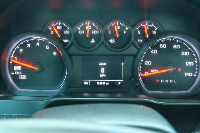 Used 2021 Silver Ice Metallic Chevrolet Custom image 24