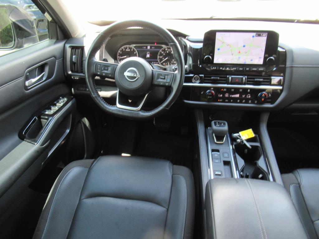 2023 Nissan Pathfinder SL photo 12