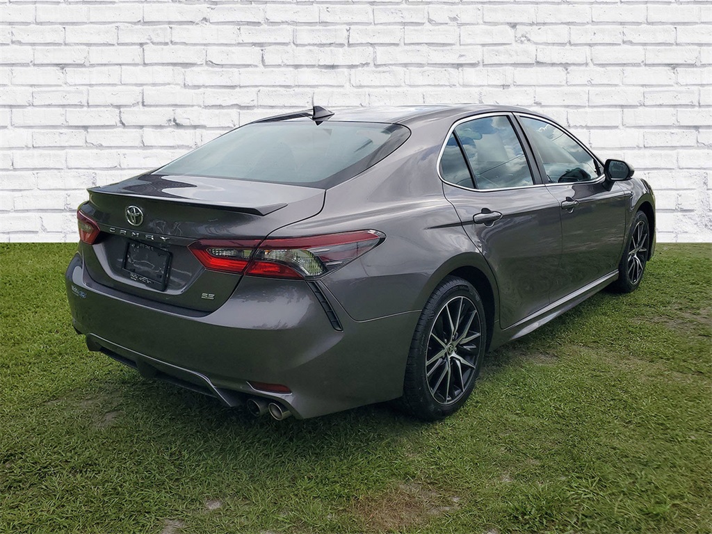 2022 Toyota Camry SE photo 2