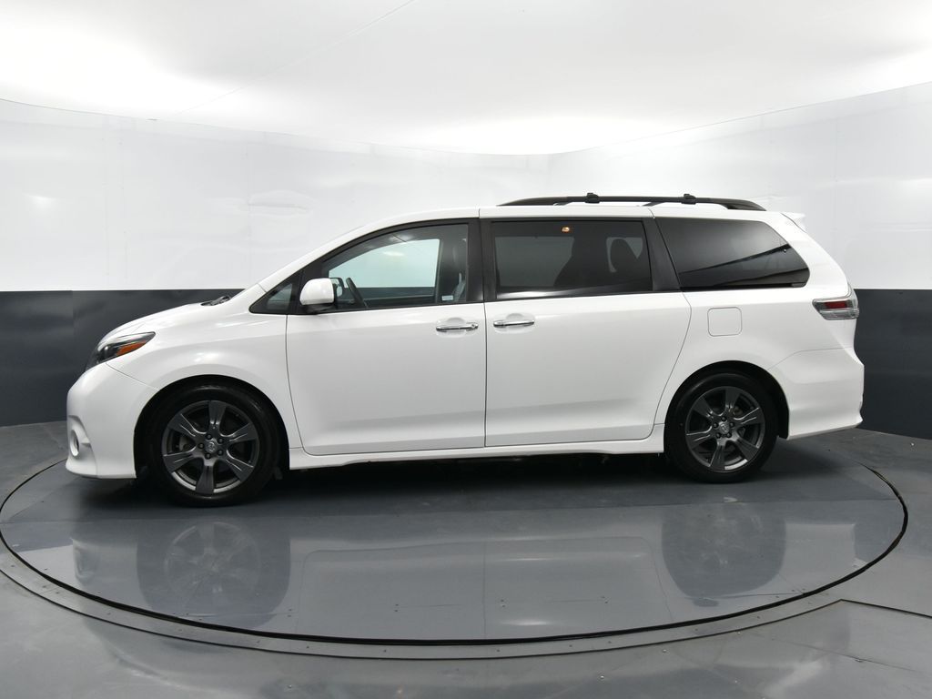 2017 Toyota Sienna SE photo 5