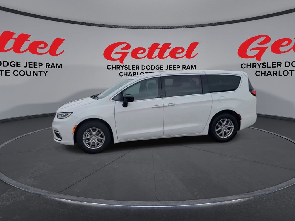 2026 Chrysler Pacifica photo 4