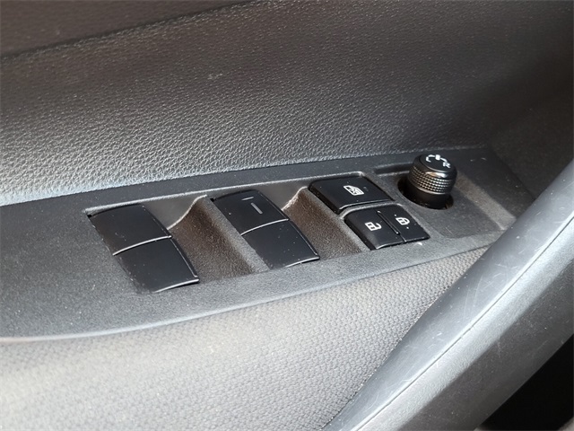 2022 Toyota Corolla LE photo 27