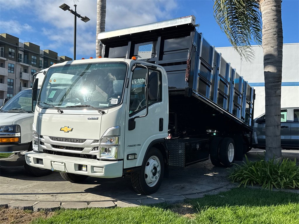 2025 Chevrolet Silverado 4500HD Base photo 2