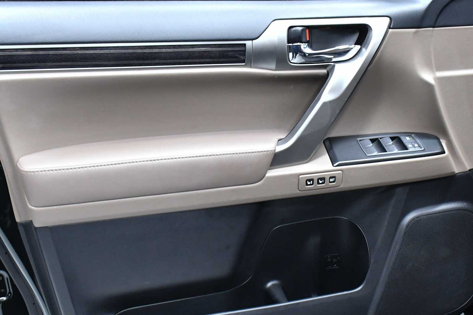 2023 Lexus GX 460 Luxury photo 11