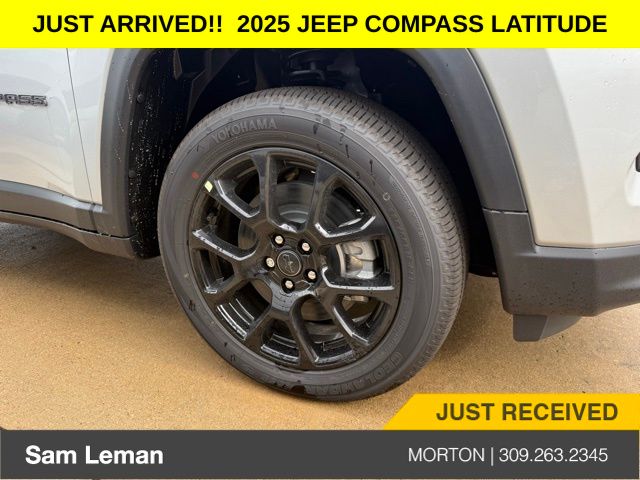 2025 Jeep Compass Latitude photo 3