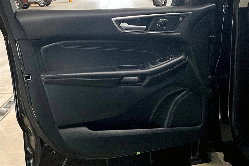 2022 Ford Edge Titanium photo 9