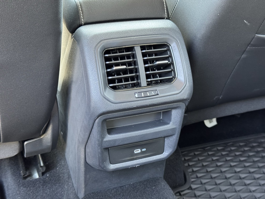 2023 Volkswagen Taos SE photo 30