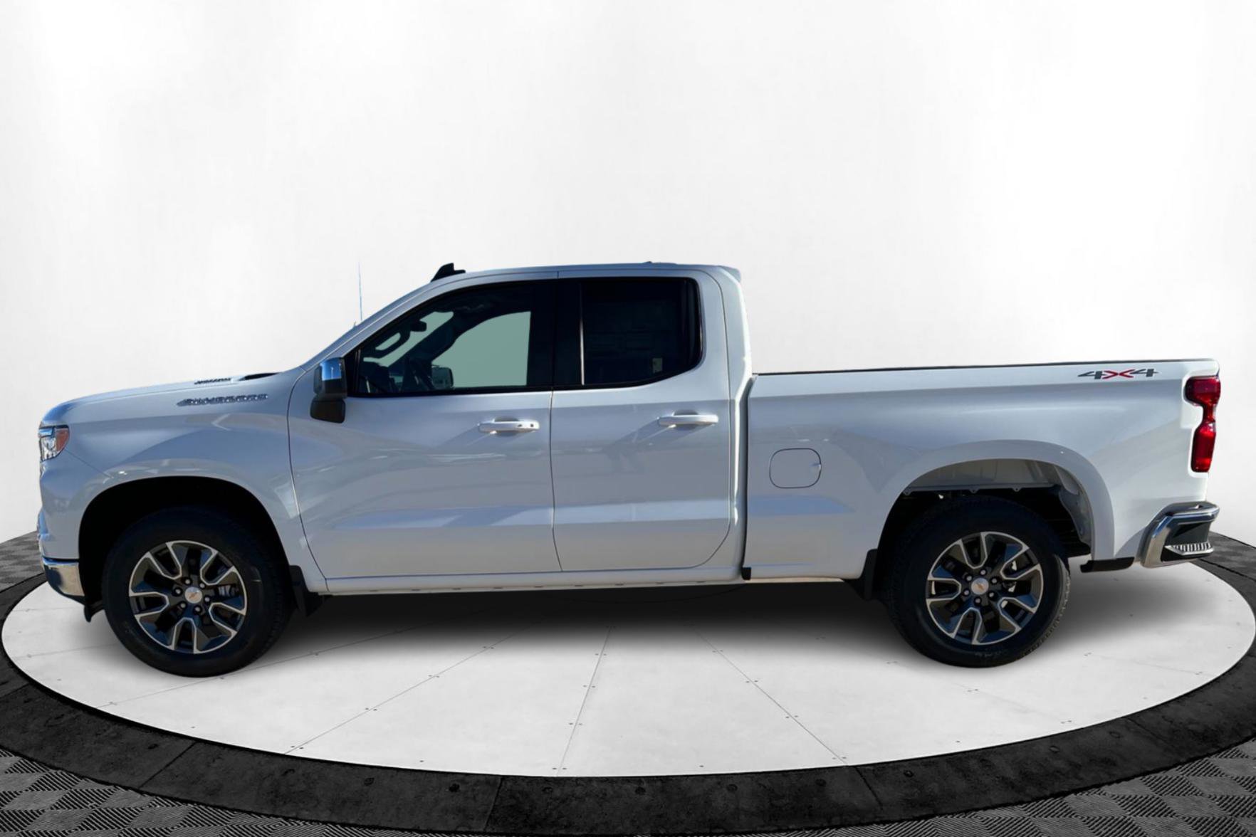 2025 Chevrolet Silverado 1500 LT photo 2