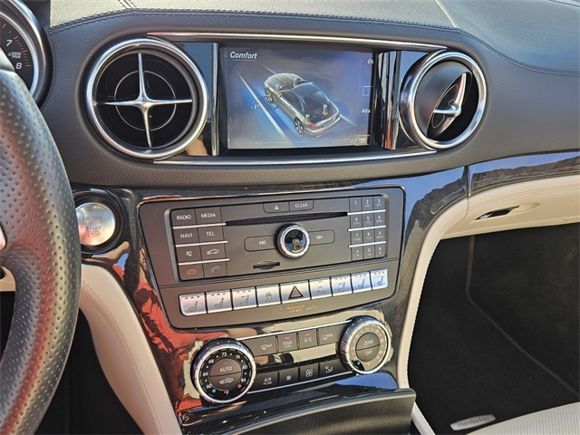 2017 Mercedes Benz SL 550 photo 16