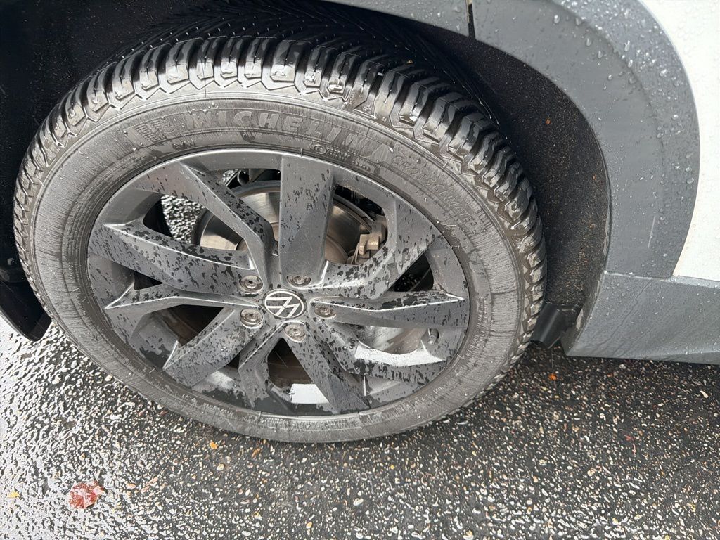 2022 Volkswagen Taos SE photo 4