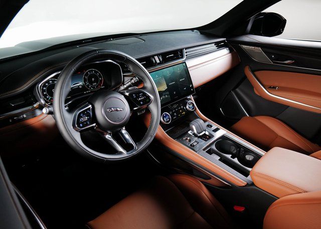 2025 Jaguar F-PACE R-Dynamic S photo 16