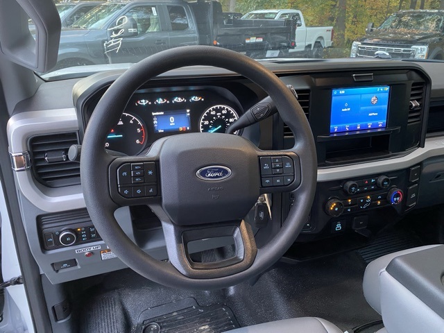 2025 Ford F-600 photo 8