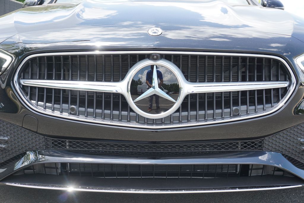 2025 Mercedes Benz C 300 photo 8