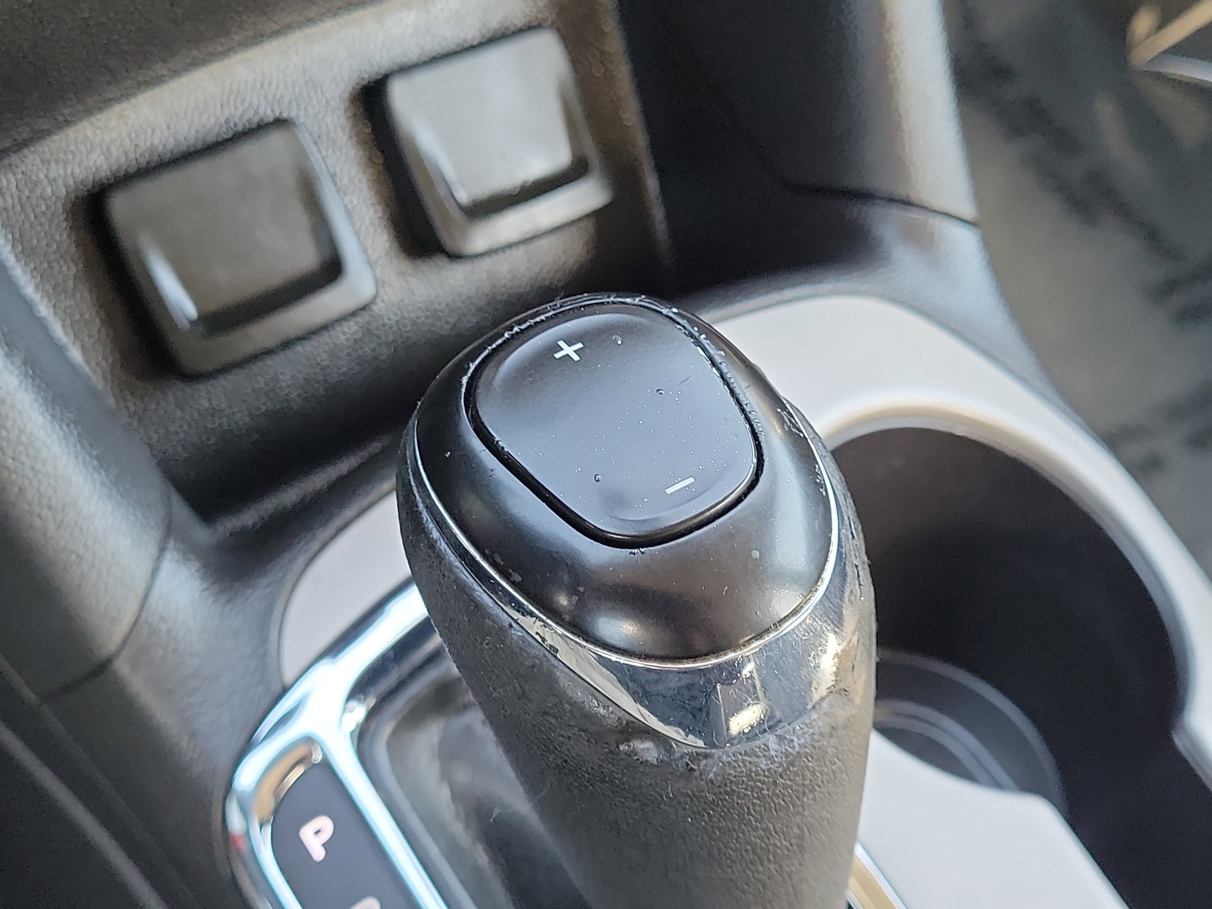 2018 Chevrolet Cruze LS photo 2