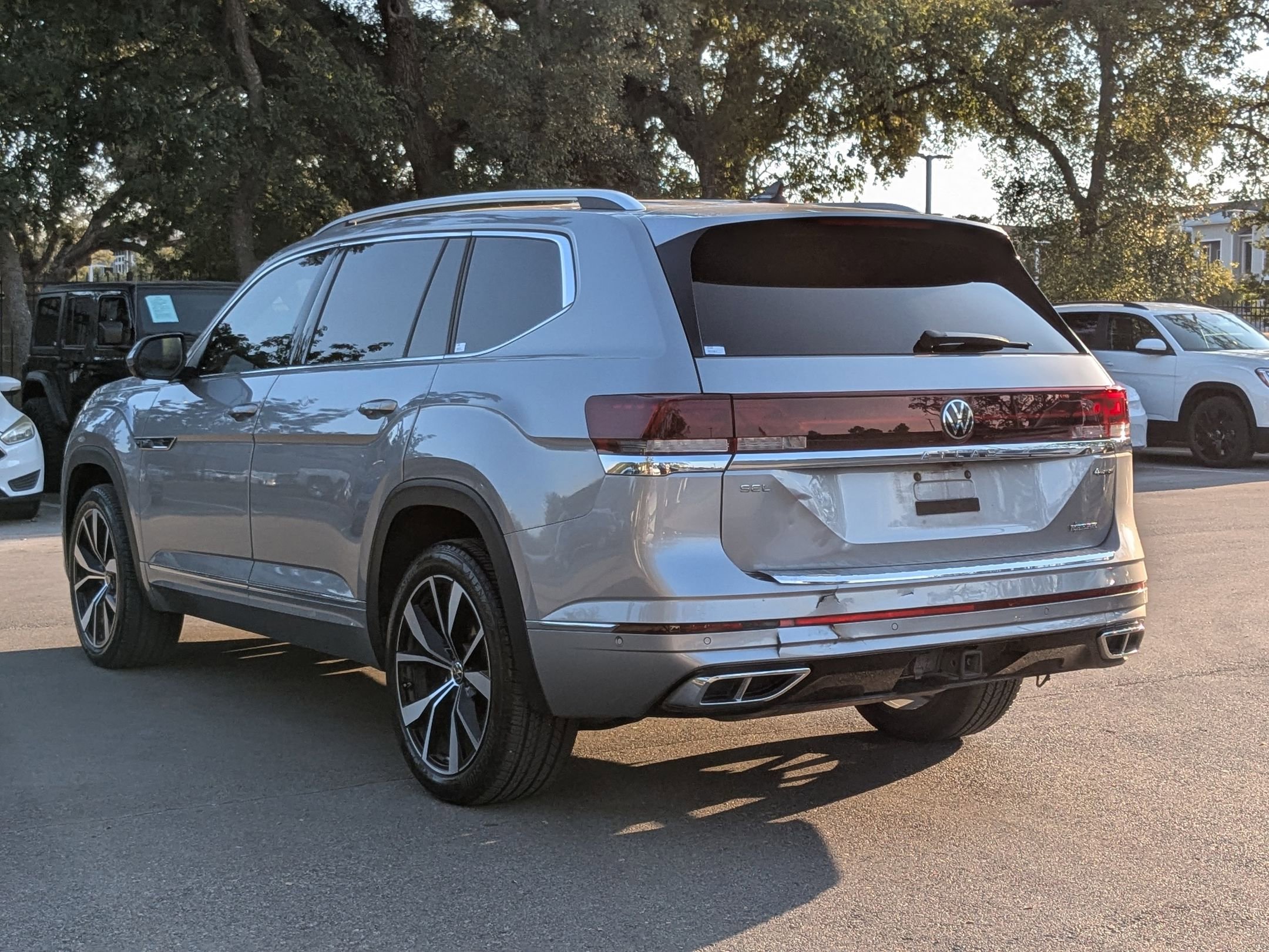 2024 Volkswagen Atlas SEL Premium R-Line photo 4