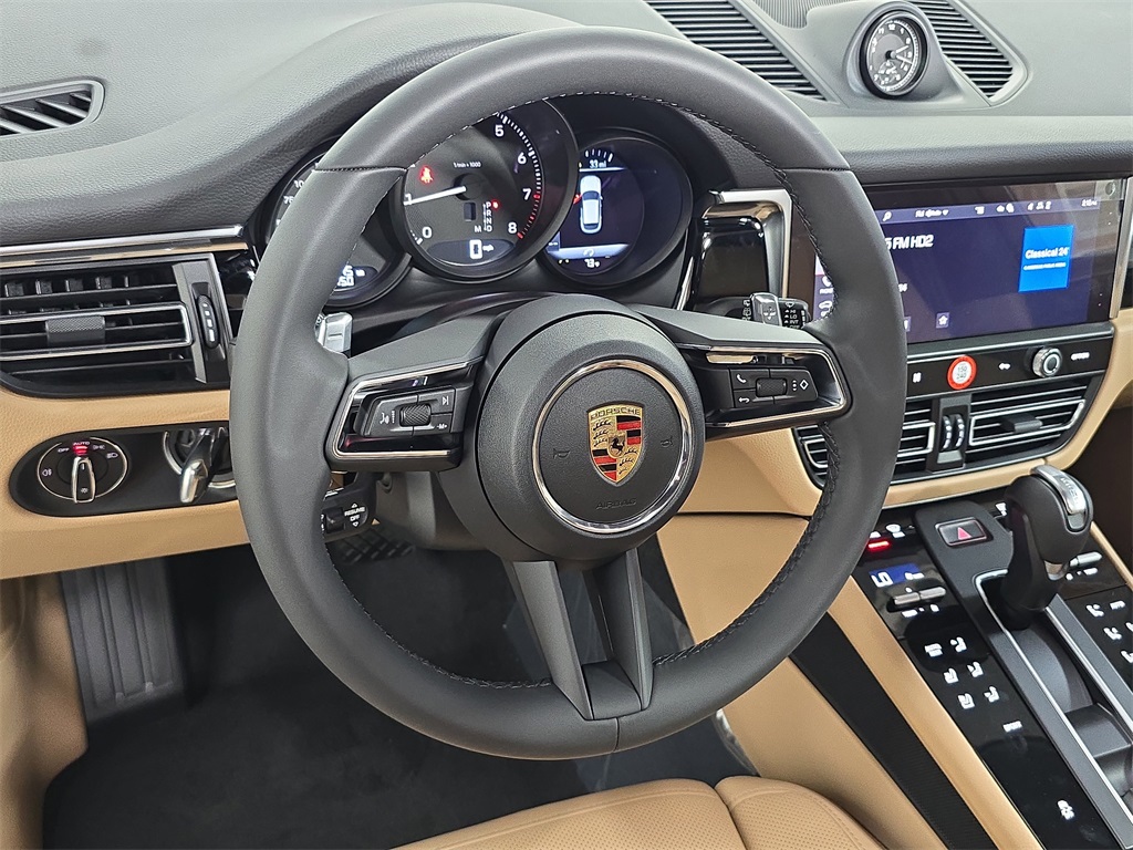 2026 Porsche Macan T photo 4