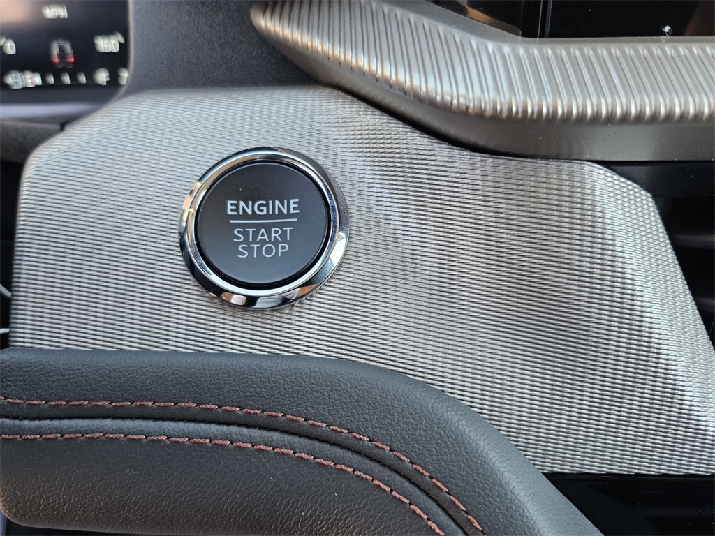 2025 Ford Explorer photo 9