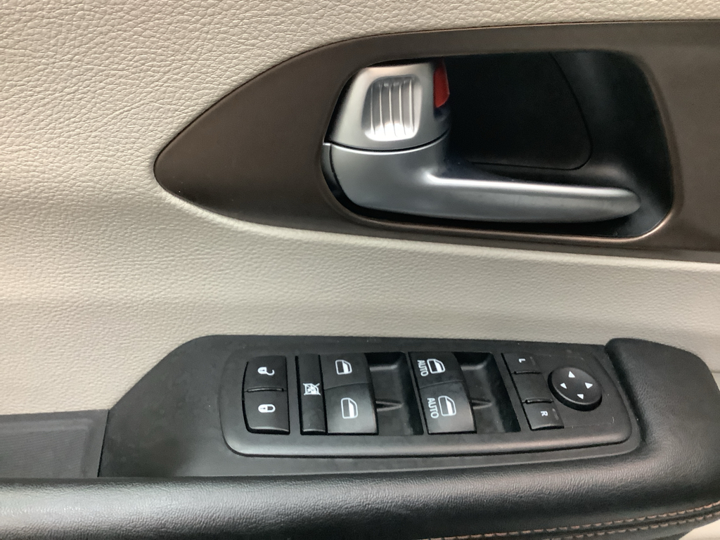 2018 Chrysler Pacifica Touring L photo 13