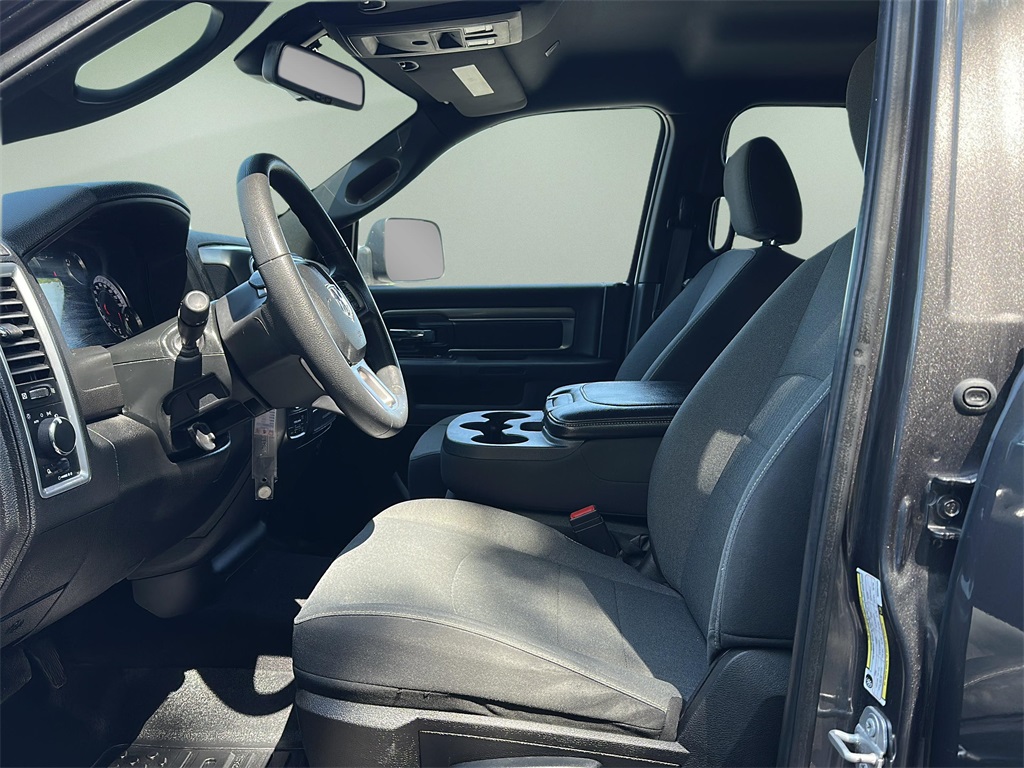2021 Ram 1500 Classic Warlock photo 2