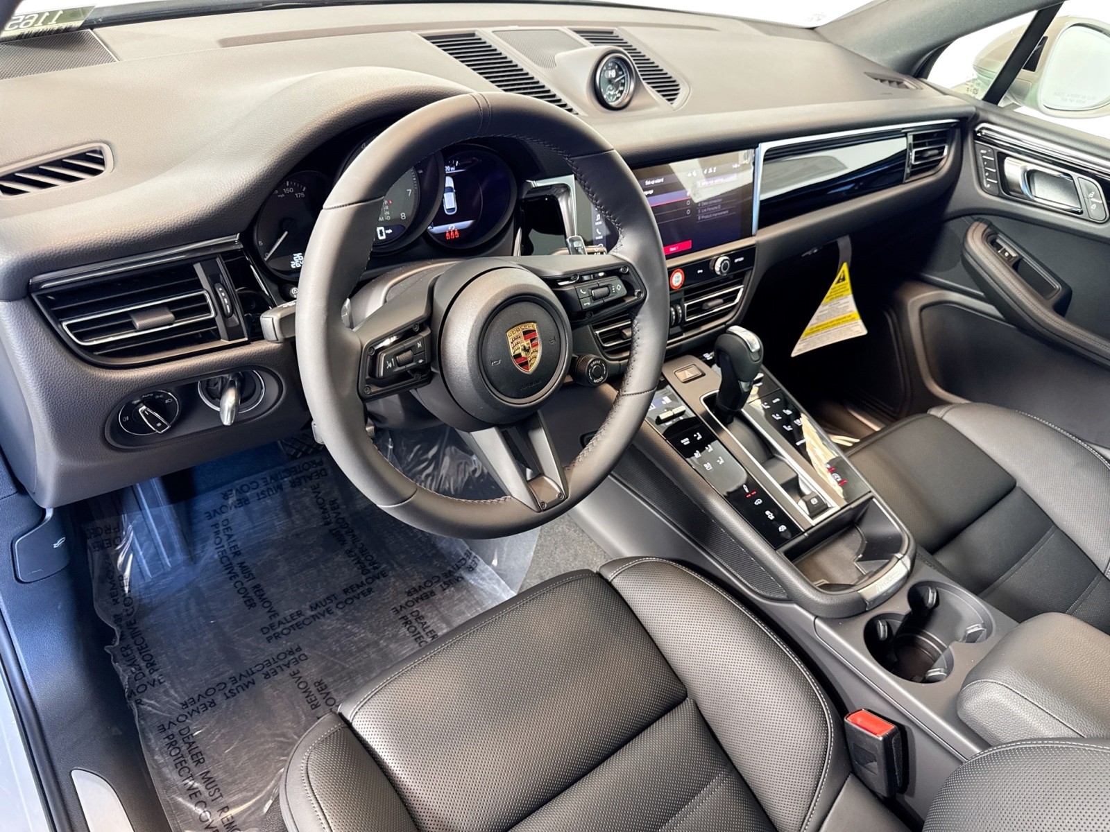 2025 Porsche Macan S photo 3