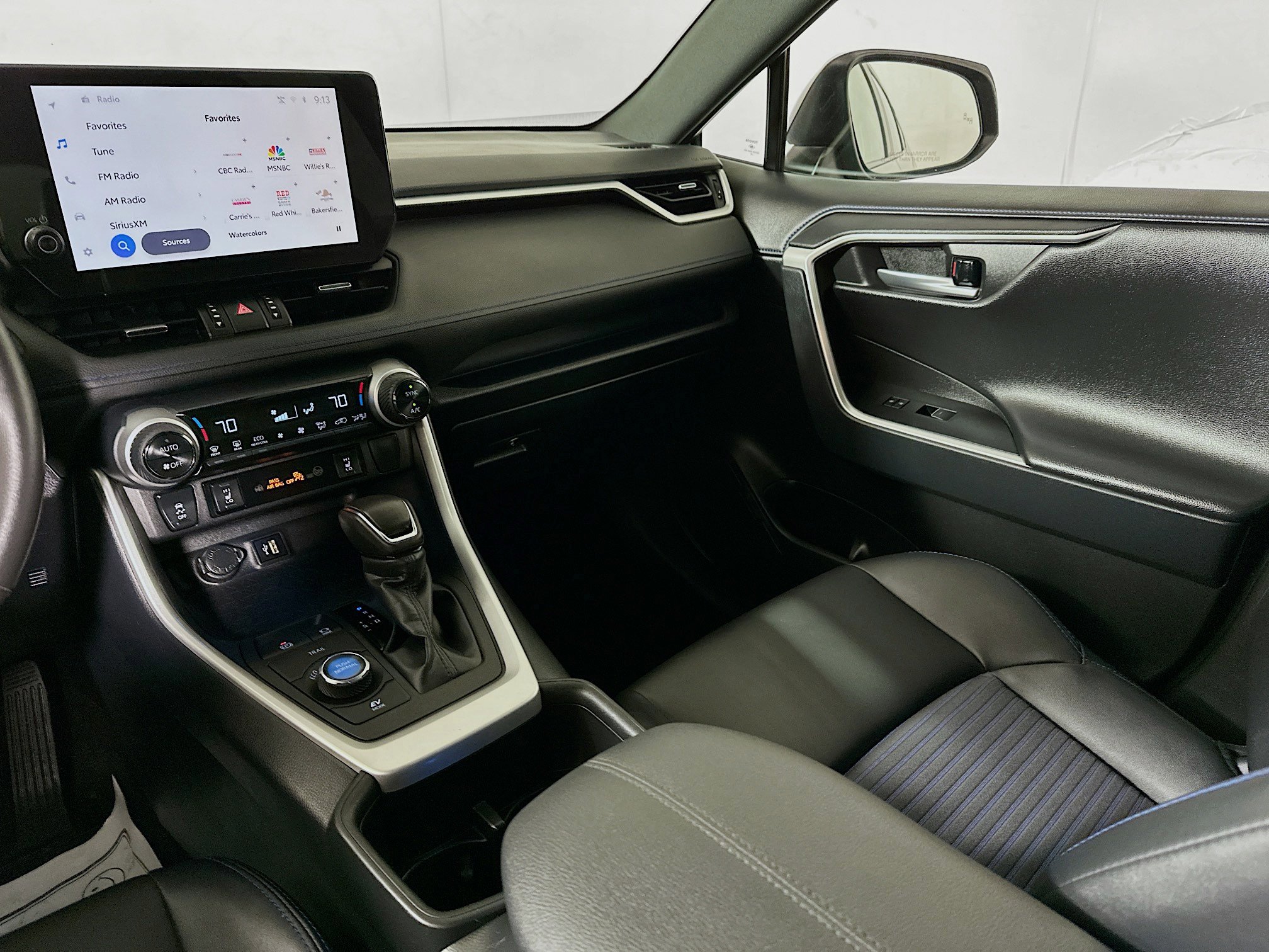 2024 Toyota RAV4 Hybrid XSE photo 19