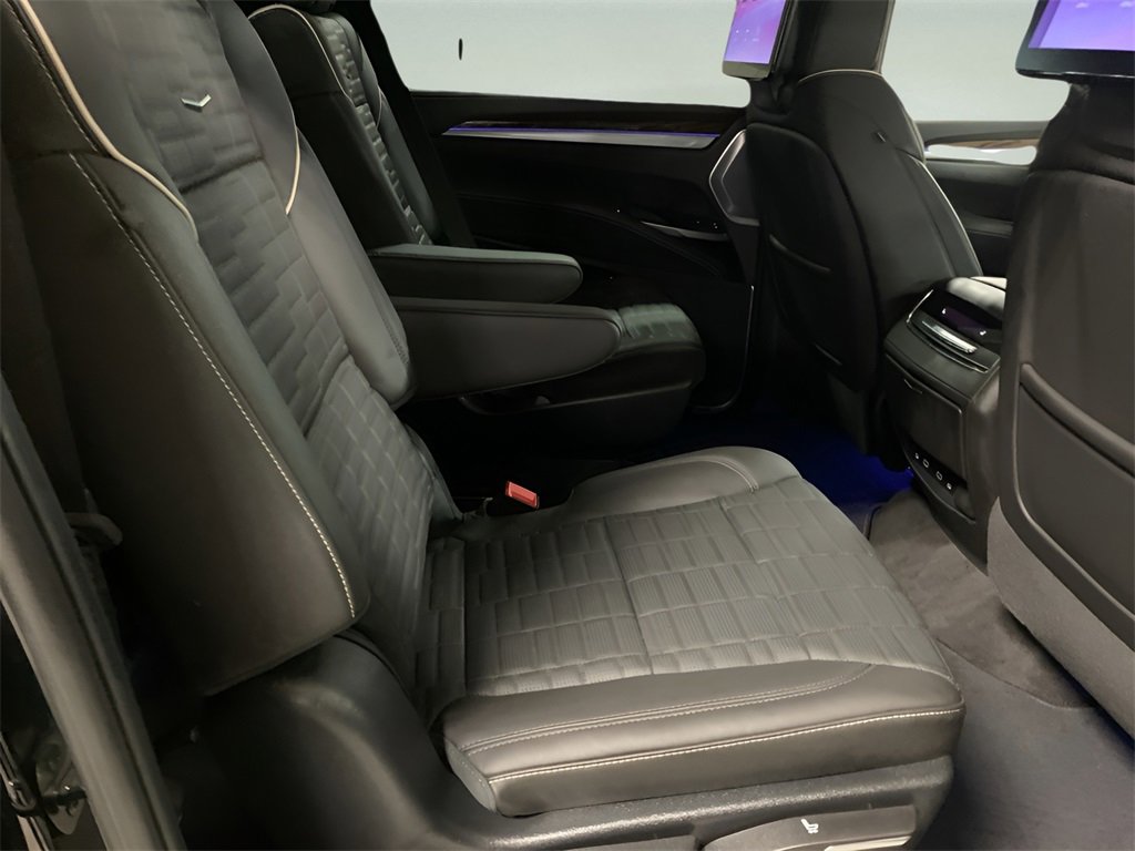 2025 Cadillac Escalade ESV Sport Platinum photo 17