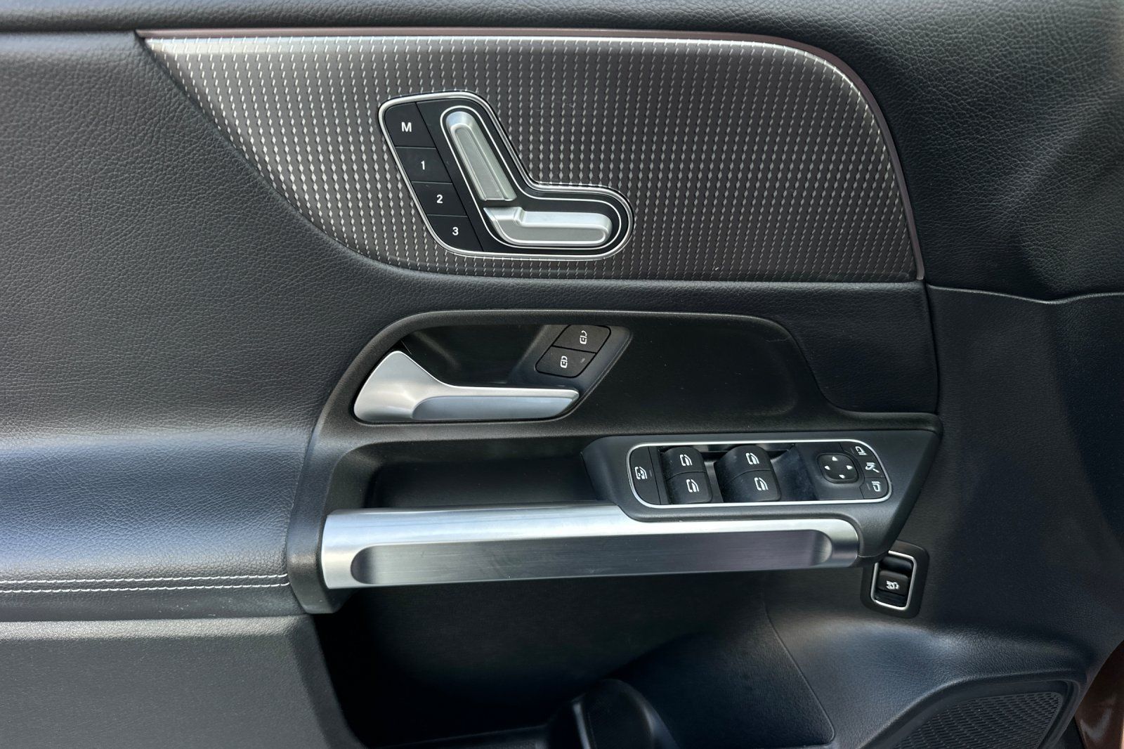 2021 Mercedes Benz GLB 250 photo 19