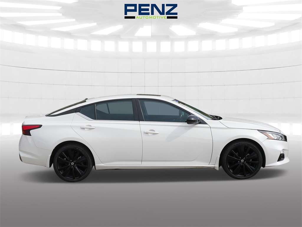 2022 Nissan Altima 2.5 SR photo 8