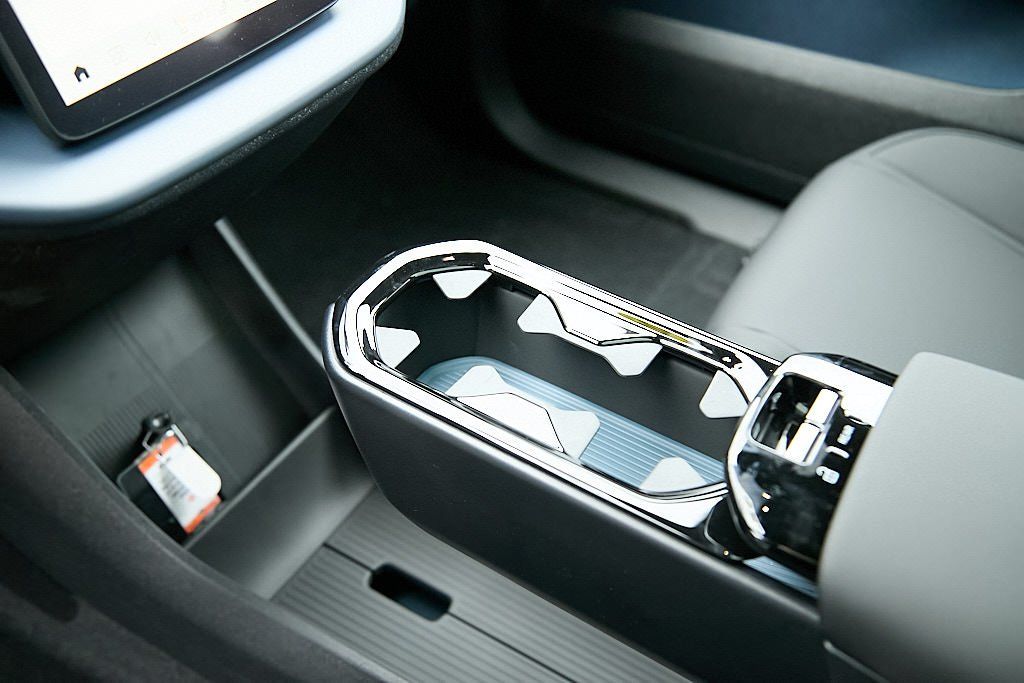 2026 VOLVO EX30 CC - Image 15