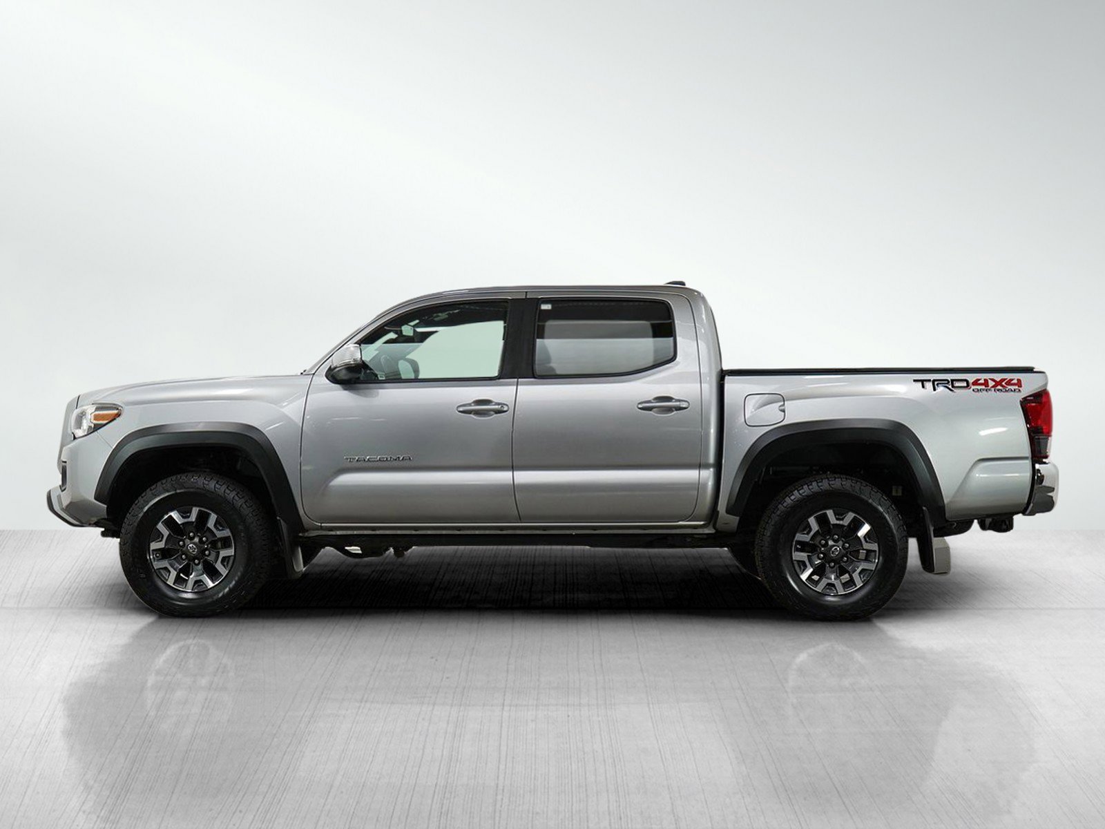 Used 2018 Toyota Tacoma TRD Off Road with VIN 5TFCZ5AN3JX142314 for sale in Burnsville, Minnesota