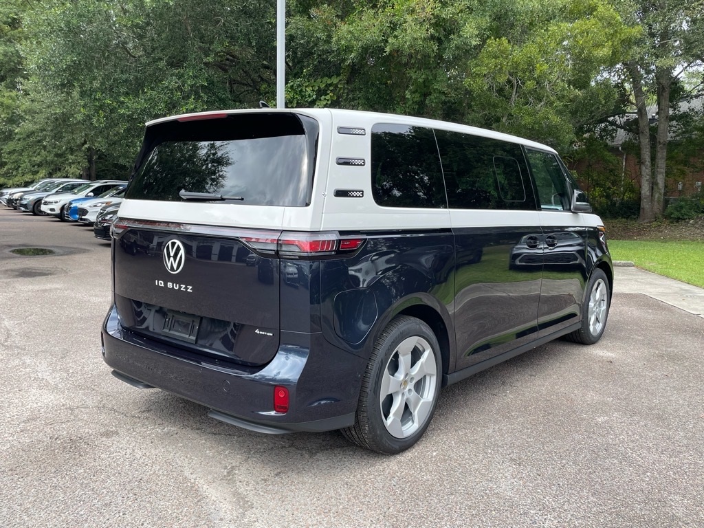 2025 Volkswagen ID. Buzz Pro Plus photo 3
