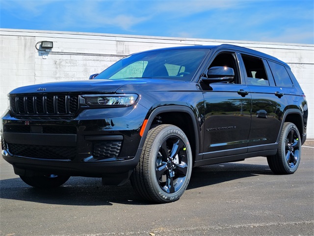 2025 Jeep Grand Cherokee Laredo Altitude photo 9