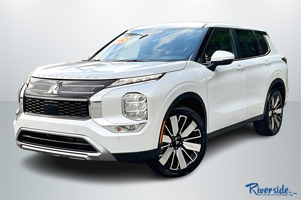 2025 Mitsubishi Outlander SE photo 2