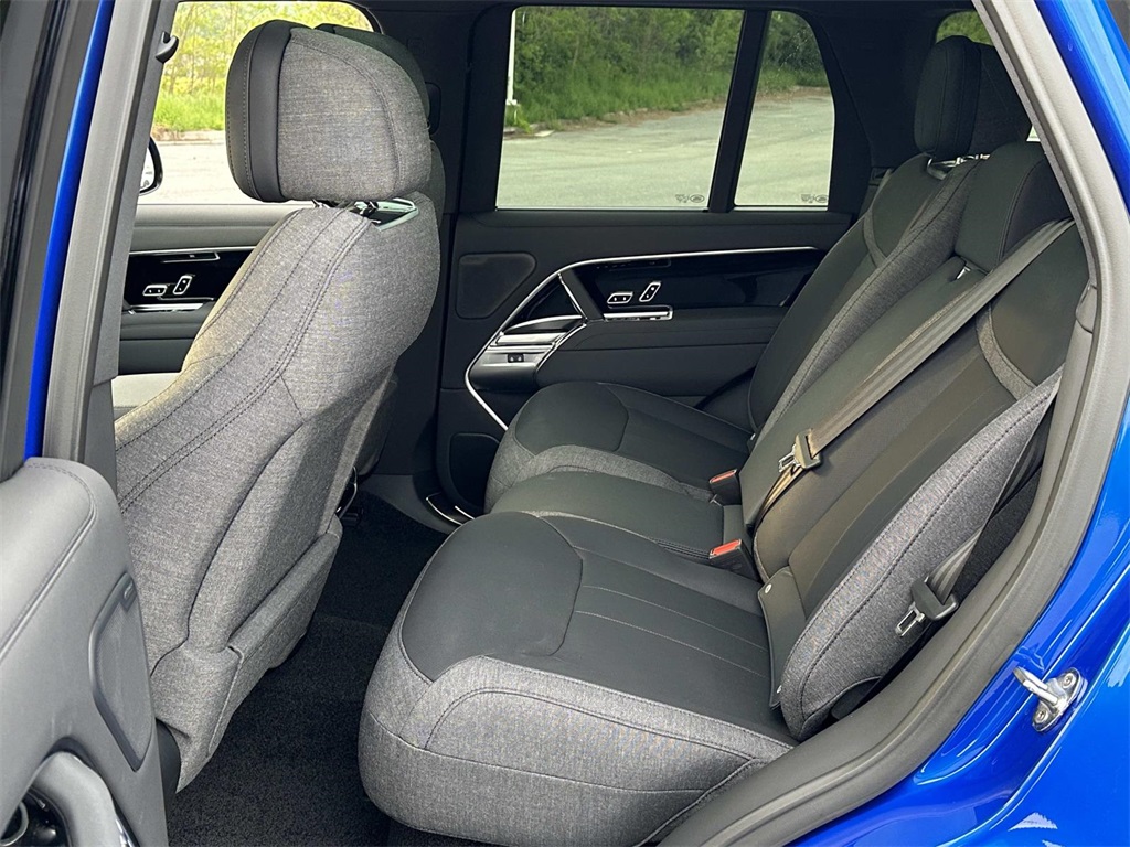 2025 Land Rover Range Rover SE photo 11