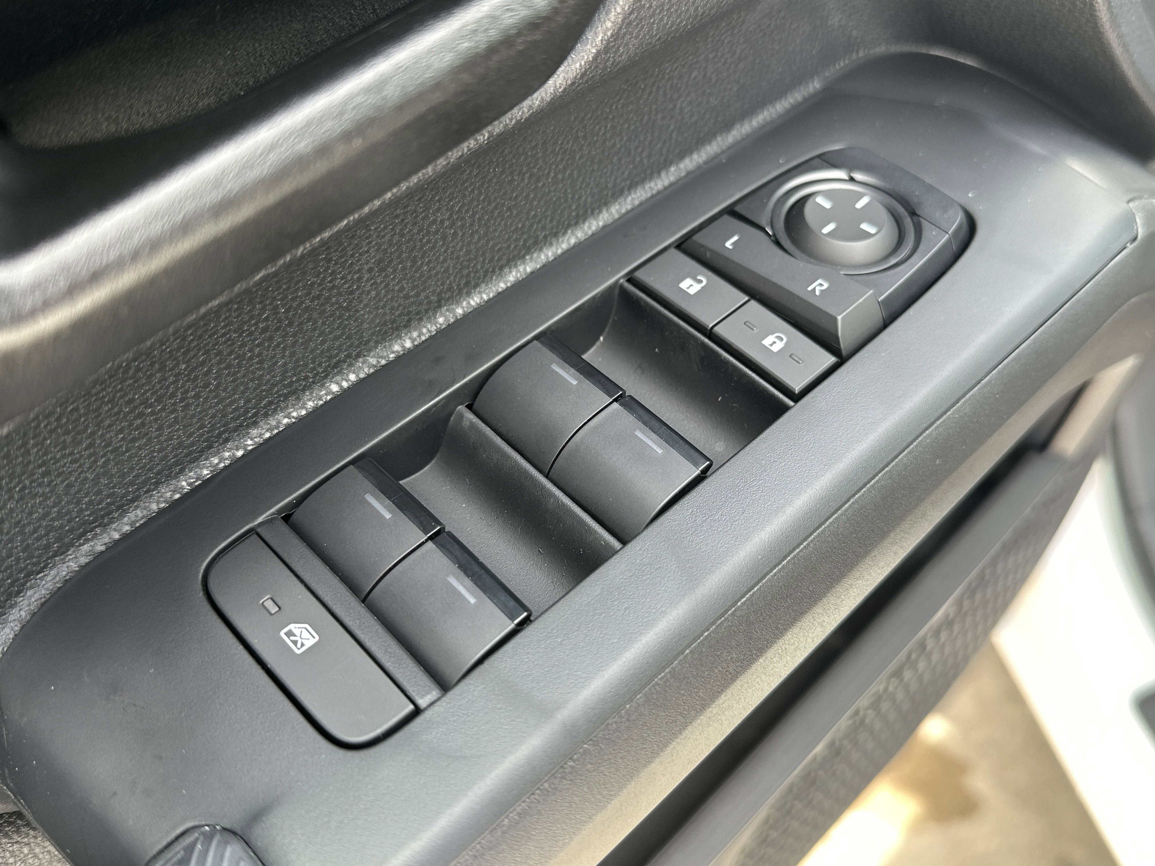 2025 Toyota Tacoma SR5 Double Cab photo 4