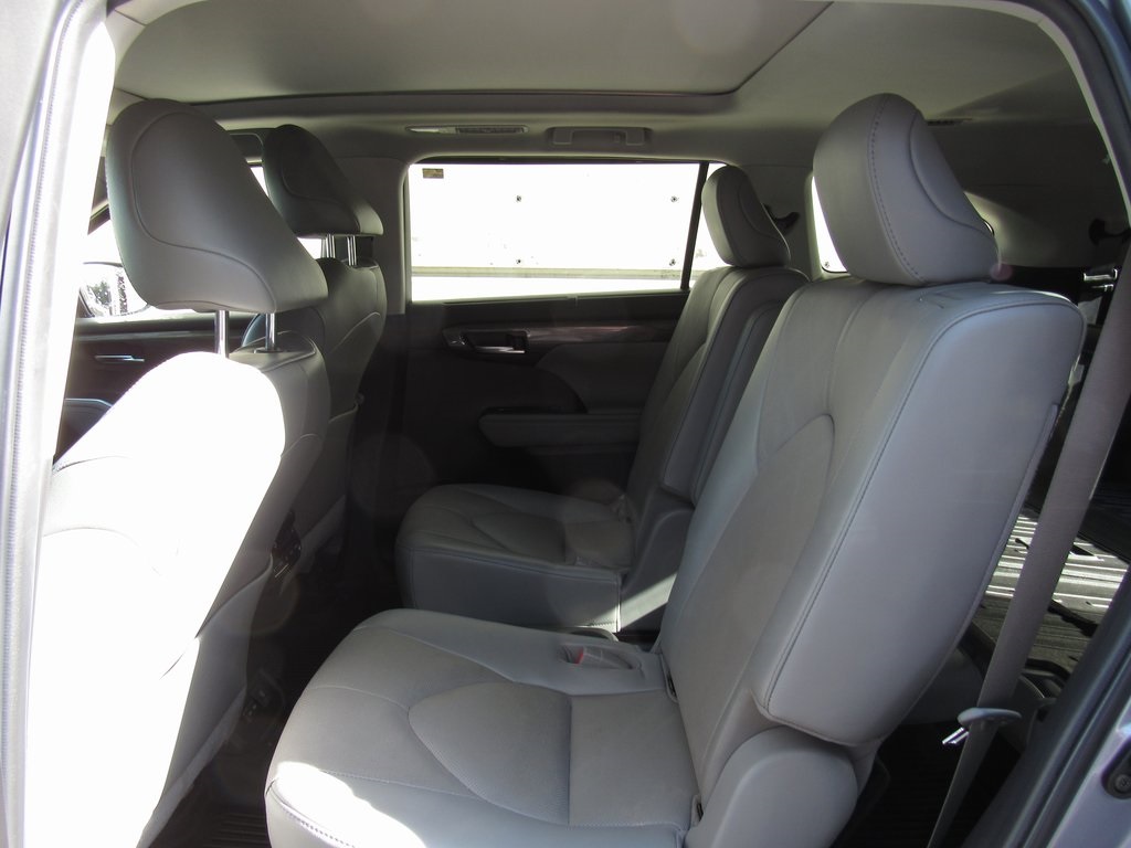 2022 Toyota Highlander Platinum photo 15