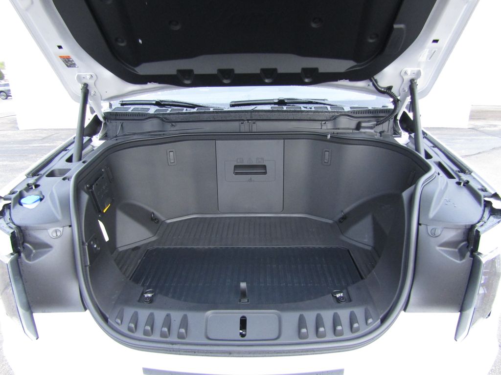 2025 Ford F-150 Lightning Platinum photo 3