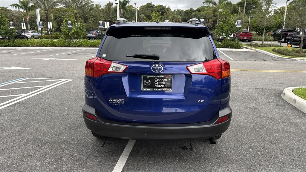 2015 Toyota RAV4 LE photo 2