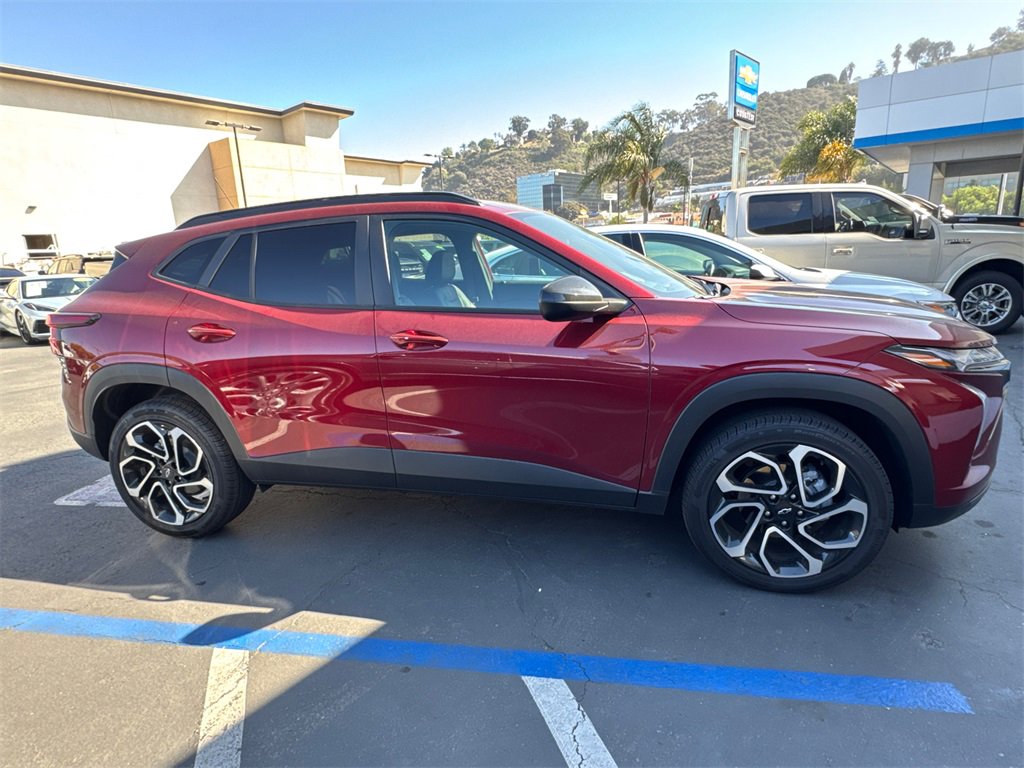 2025 Chevrolet Trax photo 4