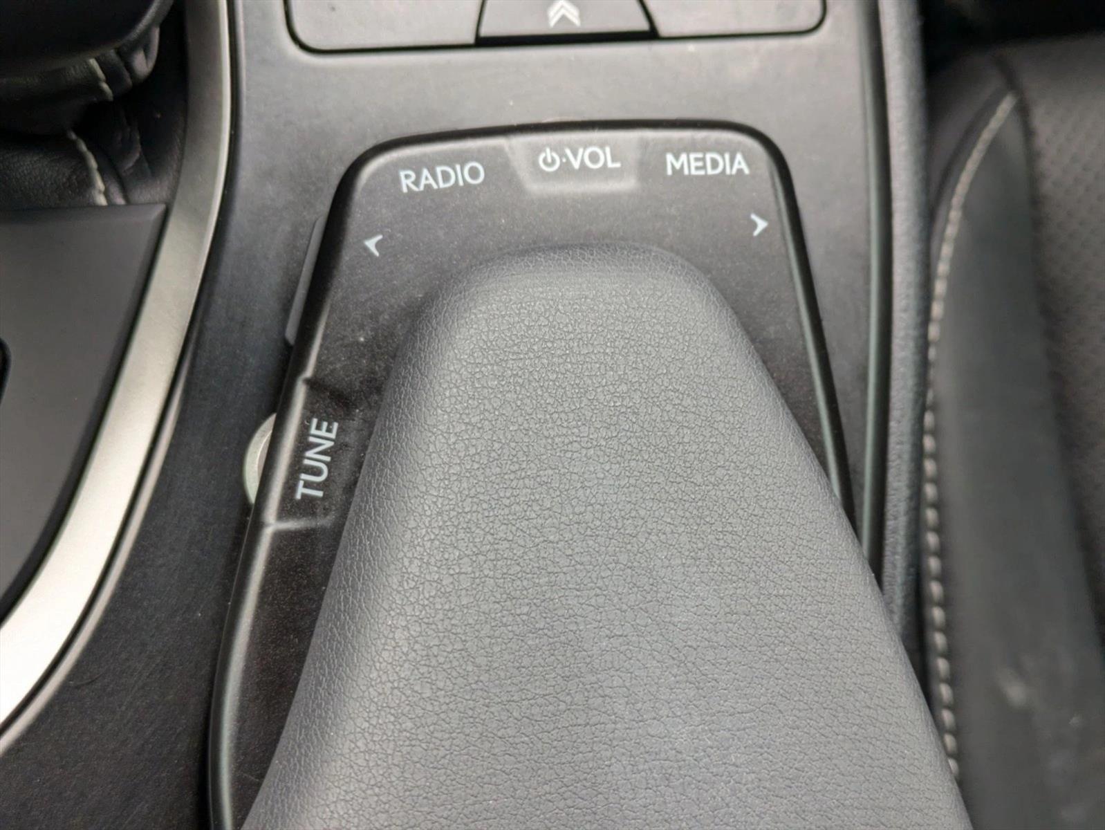 2021 Lexus UX 250h photo 14