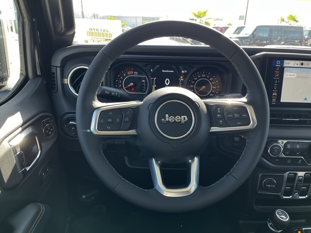 2025 Jeep Wrangler Sahara photo 7