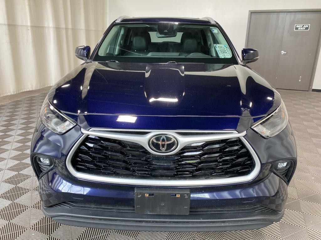 2023 Toyota Highlander XLE photo 2