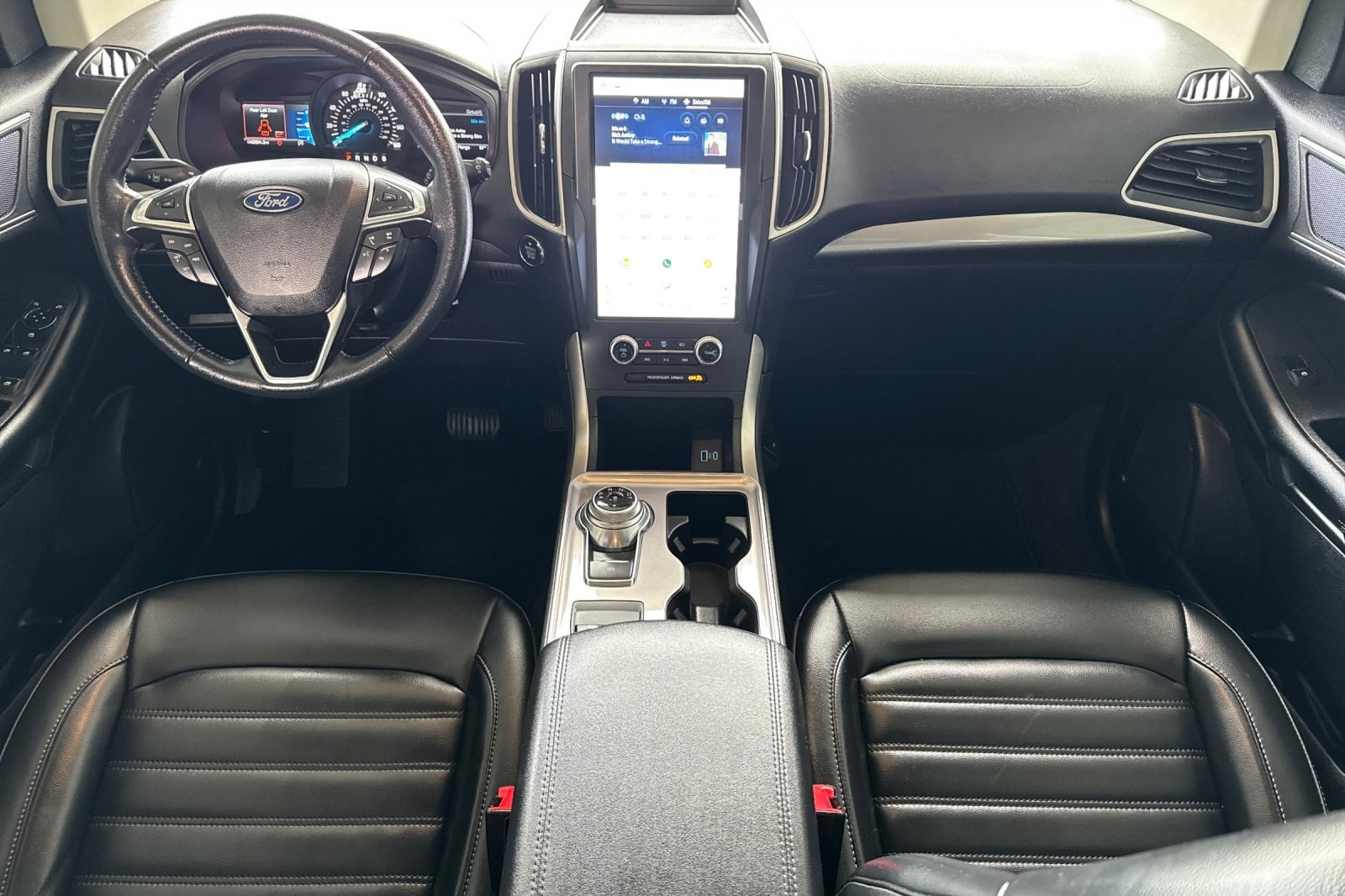 2023 Ford Edge SEL photo 3