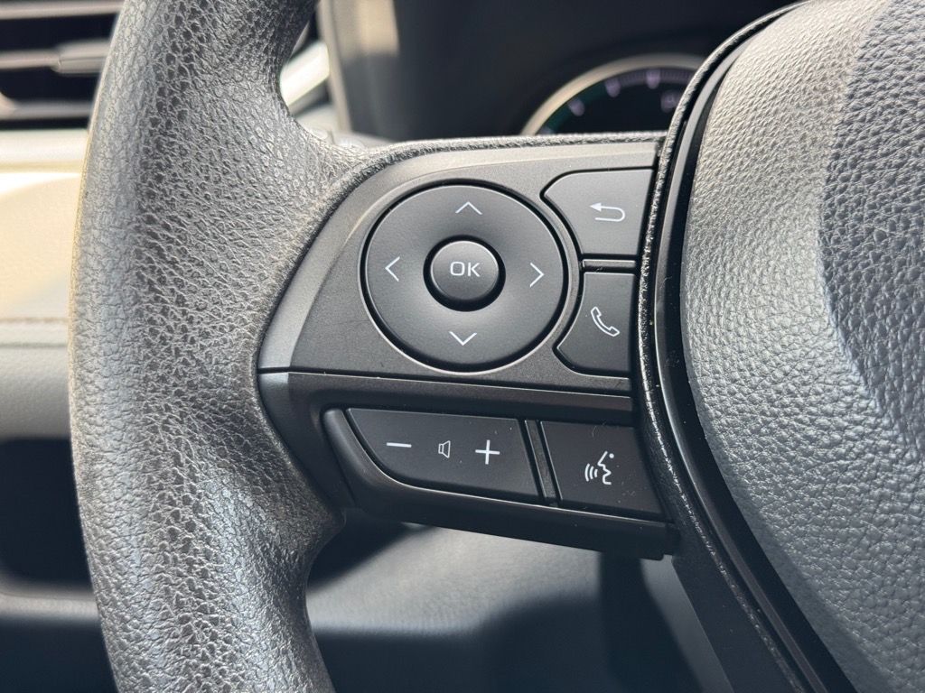 2022 Toyota RAV4 Hybrid XLE photo 16