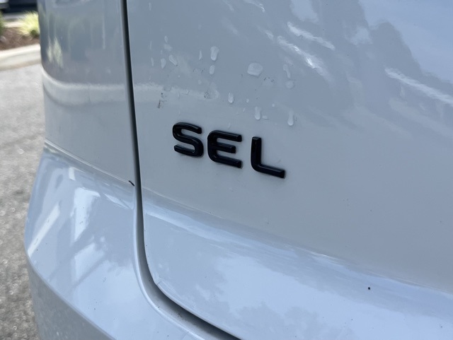 2025 Volkswagen Atlas Cross Sport SEL R-Line photo 22