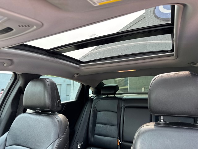2018 Chevrolet Malibu Premier photo 4