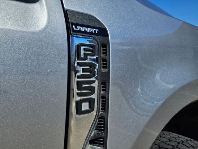 2023 Ford F-350 Lariat photo 4