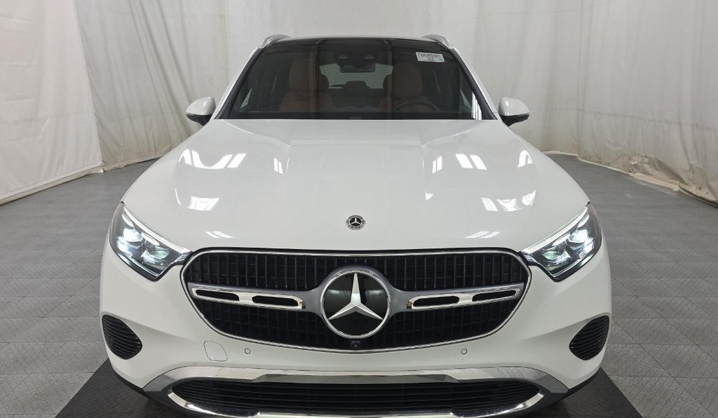 2024 Mercedes Benz GLC 300 photo 2