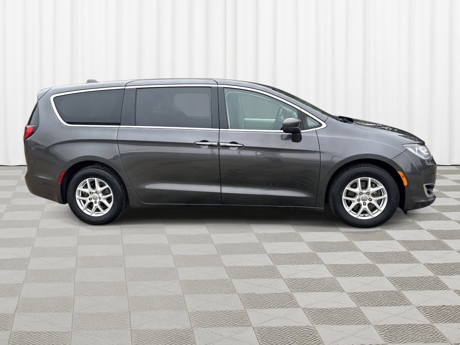 2020 Chrysler Pacifica Touring photo 2